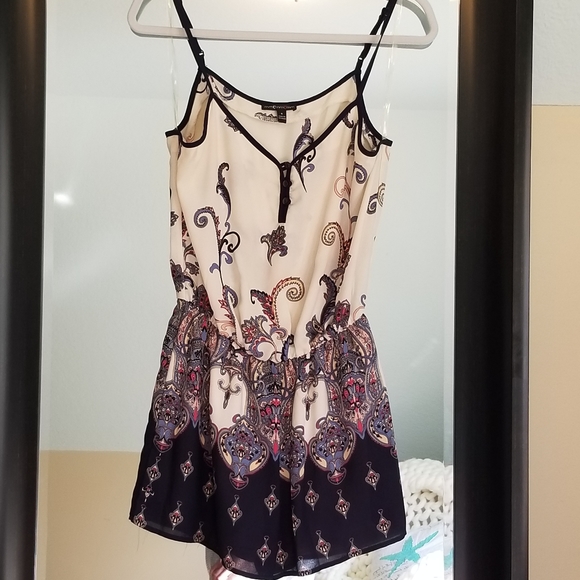 Fun little romper- size small - Picture 1 of 6